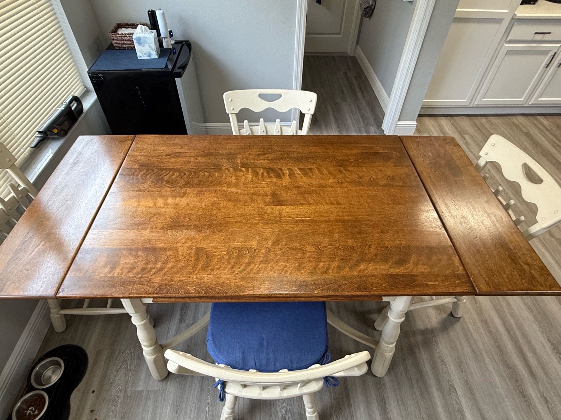 Dining Room Table and Chairs