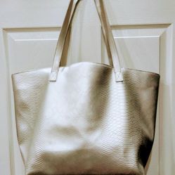 NWT Bath And Body Works Big Silver Croc Tote Bag