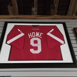Signed Autograph Gordie Howe Detroit Red Wings Framed Hockey Jersey Display Piece
