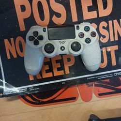 Bargain Deal!! Great Deal!! Like New Playstation Controller PS4 Retails: $39.99+tax
