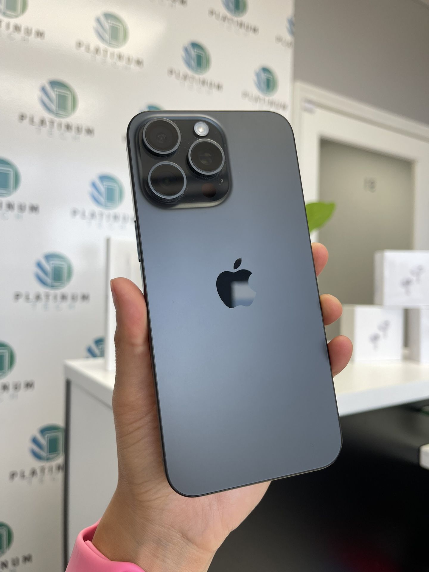 iPhone 15 Pro Max VERIZON ONLY JUST TODAY $750 Clean Imei 07/18/24