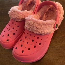 Pink Crocs Girls size 2/3 Classic Faix Fur Lined 