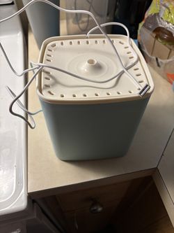 Pet water fountain