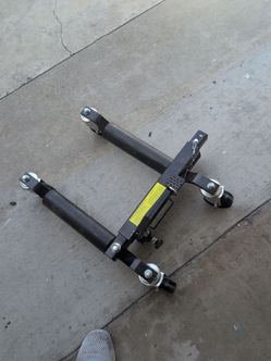 Hydraulic wheel dolly
