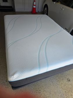 Tempurpedic queen mattress with adjustable base.