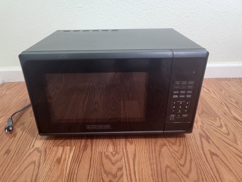 Used Black +Decker Microwave- Black