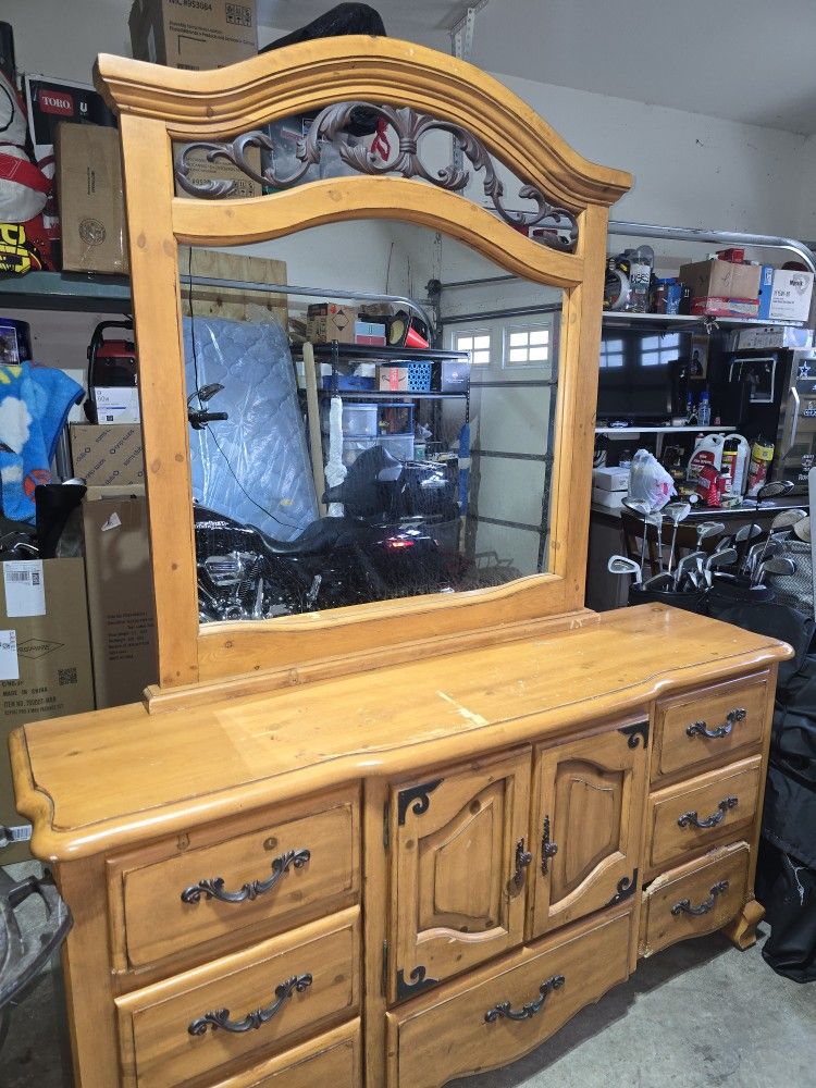 Dresser