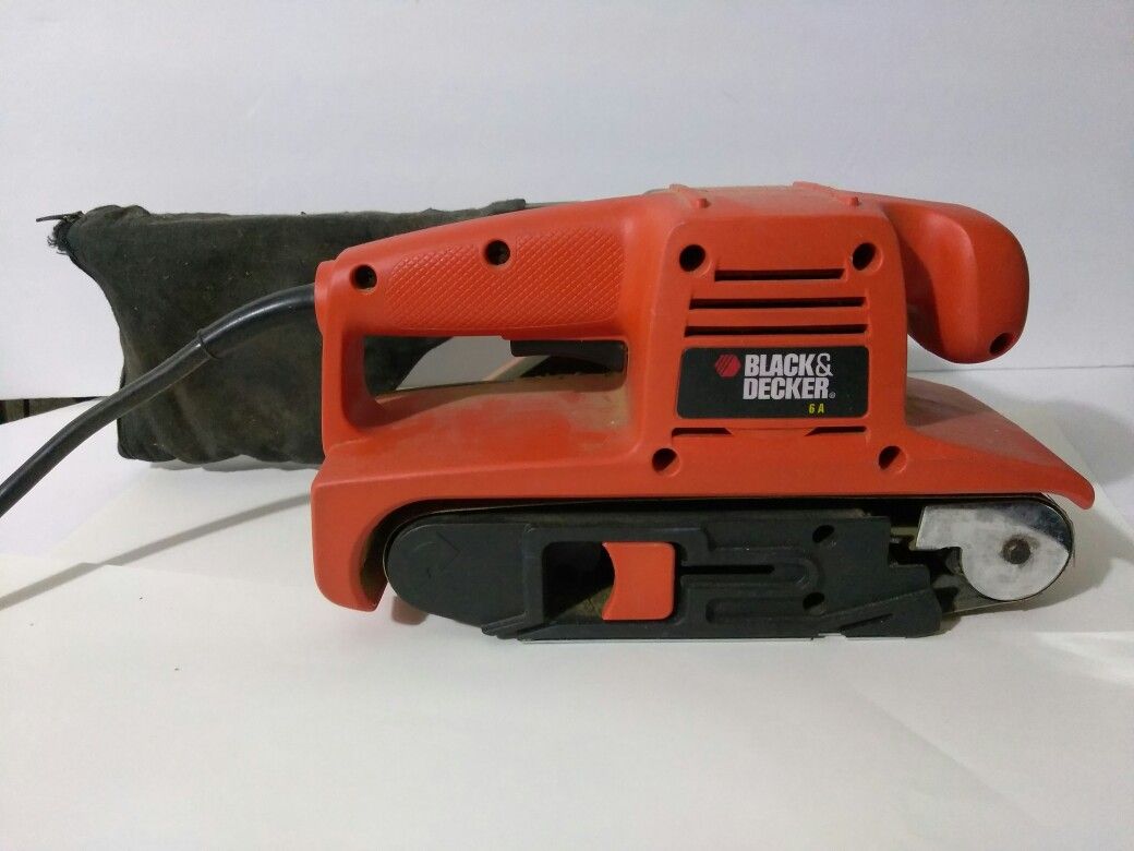 BLACK AND DECKER SANDER. READ DETAILS