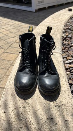Dr. Marten’s unisex kids boots size 4