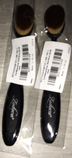 Makeup brushes