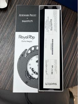 AP X SWATCH ROYAL POP OCHO NEGRO