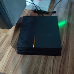 Playstation 4 Slim With Controllers  (6)