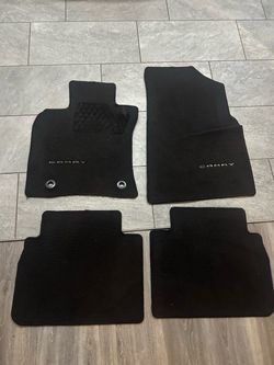 Tapetes para un Toyota Camry del 2019 en adelante