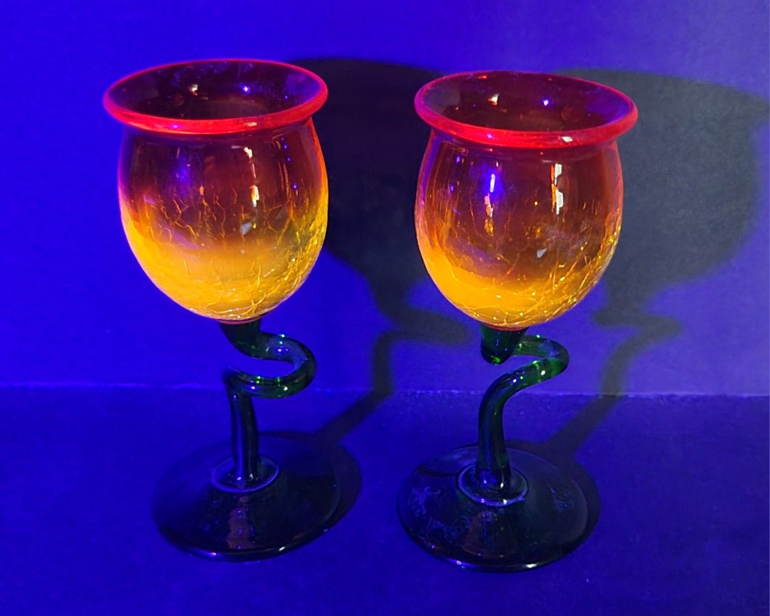 Beautiful Vintage Pair Of Ryukya Amberina Mini Wine Glasses 
