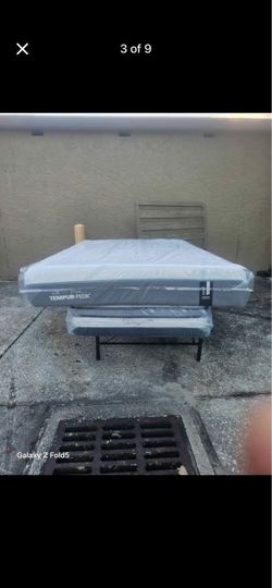 Brand new king-size Tempur Pedic adapt  (medium ) mattress in plastic