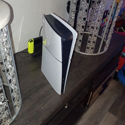 Ps5 Slim Digital Comes with 2 controllers