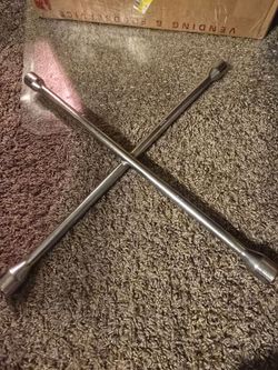 Heavy Duty Universal 4-Way Cross Lug Wrench / Tire Iron Tool