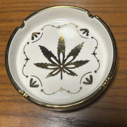 Urban Outfitters UO Home Gold Leaf Ceramic Ashtray - Mid-Century Style - 5.5”