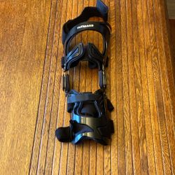 Flex guard knee brace