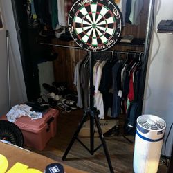 Viper Dart Board + Good Set Of Darts Sharpners/ Scoreboard 