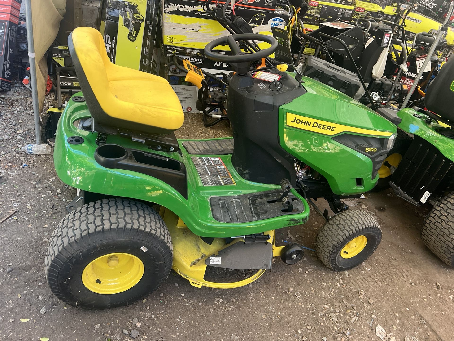 John Deere S120 42 in. 22 HP V-Twin Gas Hydrostatic Riding Lawn Tractor