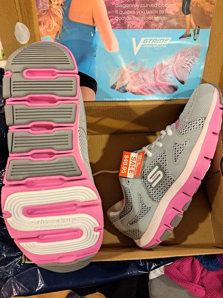 Skechers LIV NEW Grey/Pink Size 7.5 for in Norwalk, CA -