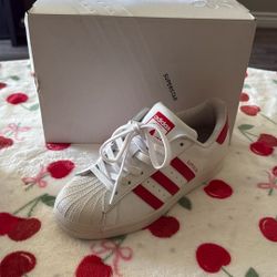 SUPERSTAR J Scarlet😊 SHOES SIZE US 5!