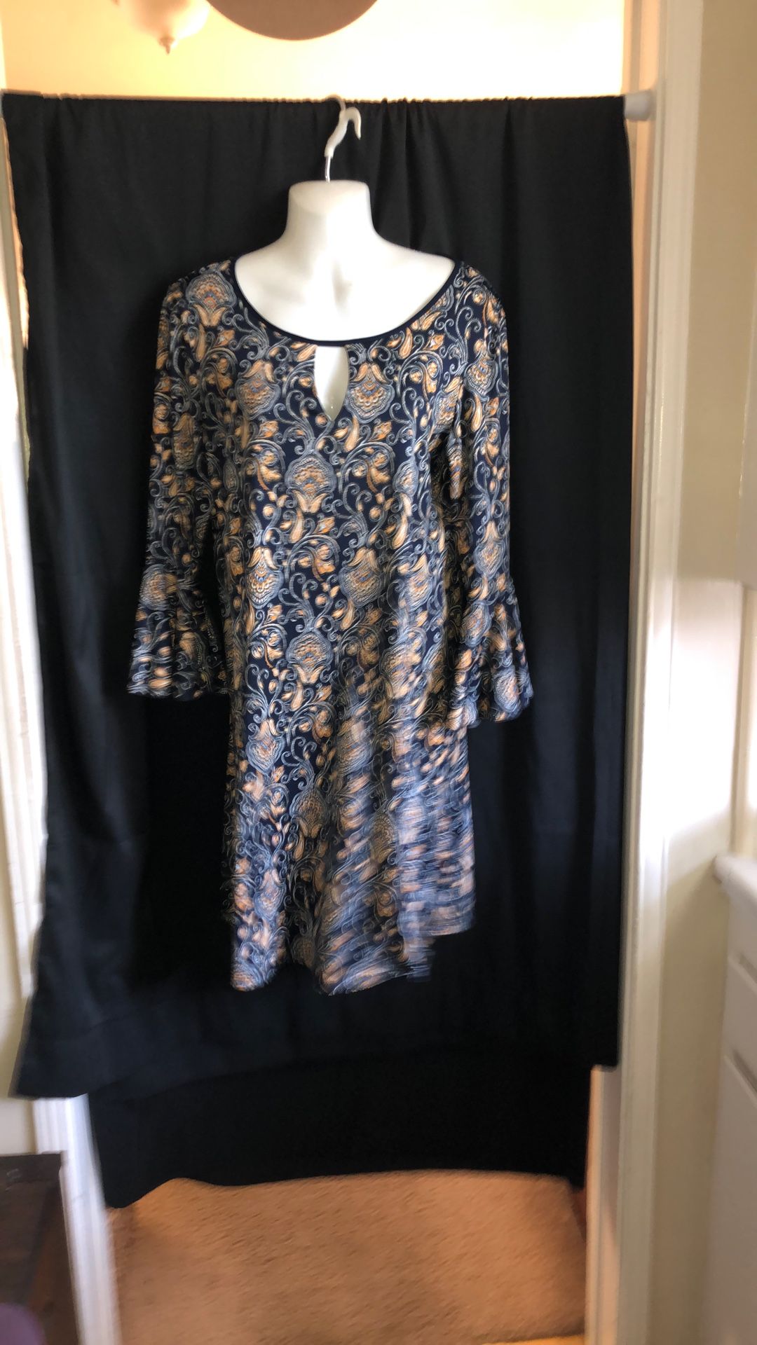 GORGEOUS LADIES DRESS Size M