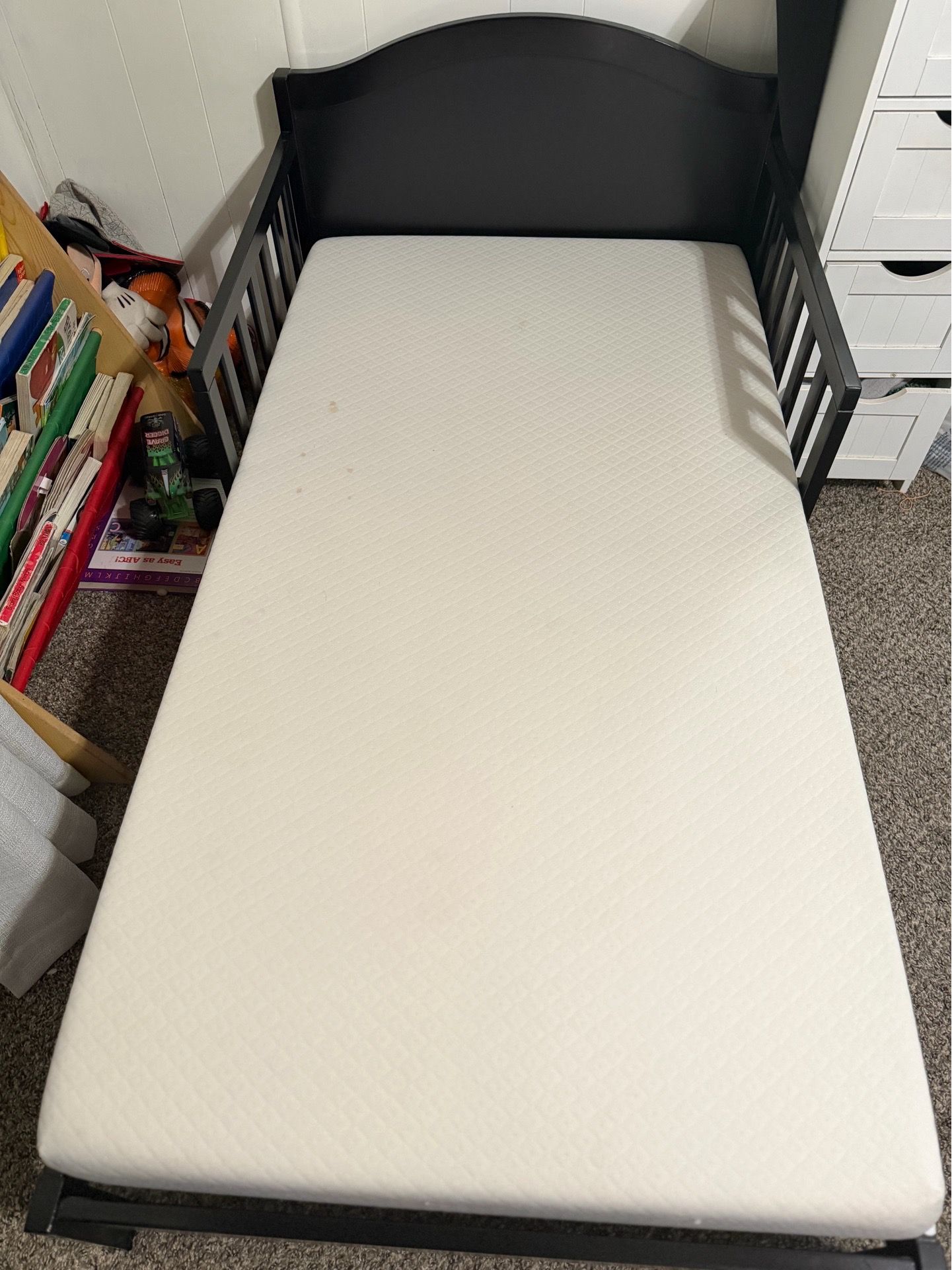Toddler bed
