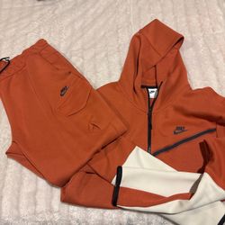 Nike tech