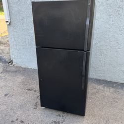 General Electric Refrigerator Fridge Freezer in black free local delivery