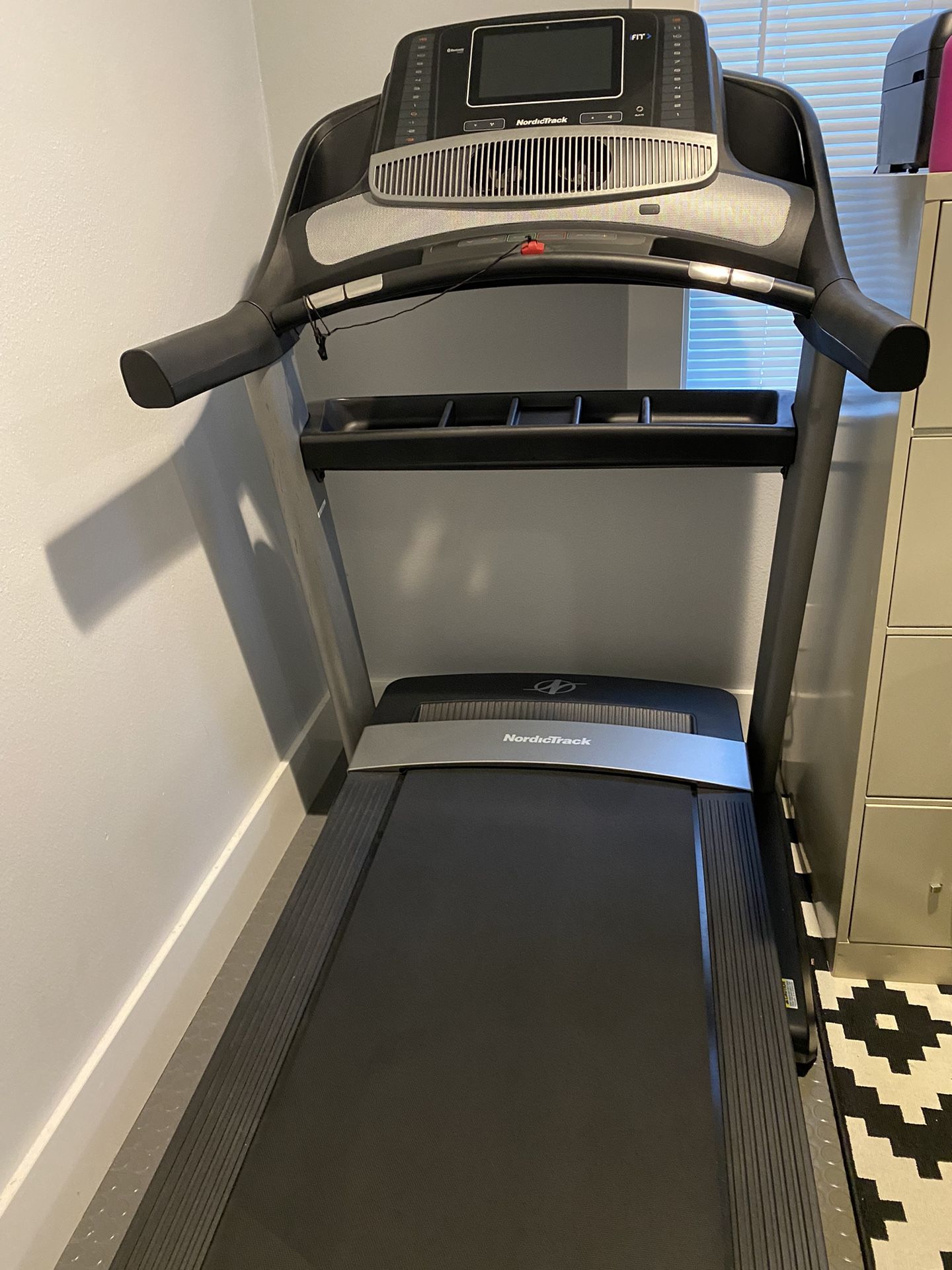 Like new NordicTrack Commercial 1750 Treadmill