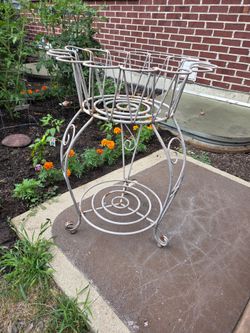 VINTAGE WROUGHT IRON PLANT STAND