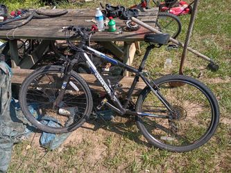 Diamond back mountain bike 21 speed like knew