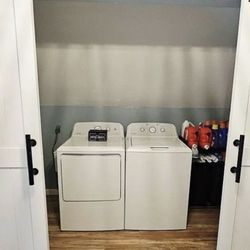 Like New Matching Washer And Dryer Electric 