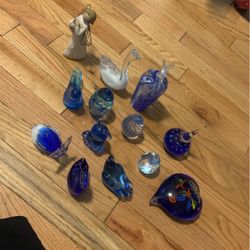 13 figurines 