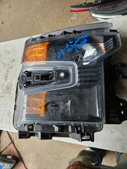 Chevy Silverado 1500 Right Headlight Oem