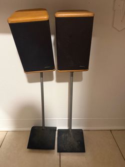 Advent Bookshelf Speakers on Stands – Pair