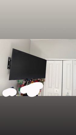 Flat Screen TV with Wall Mount