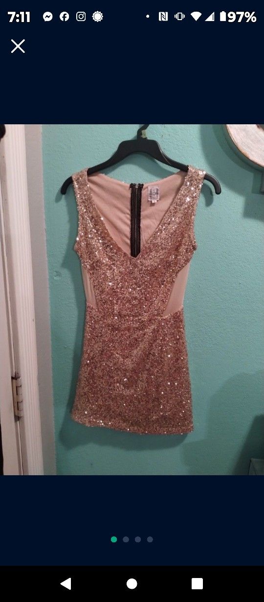 Gold Sparkley Party Dress..Size Small..Blingy..Good Condittion