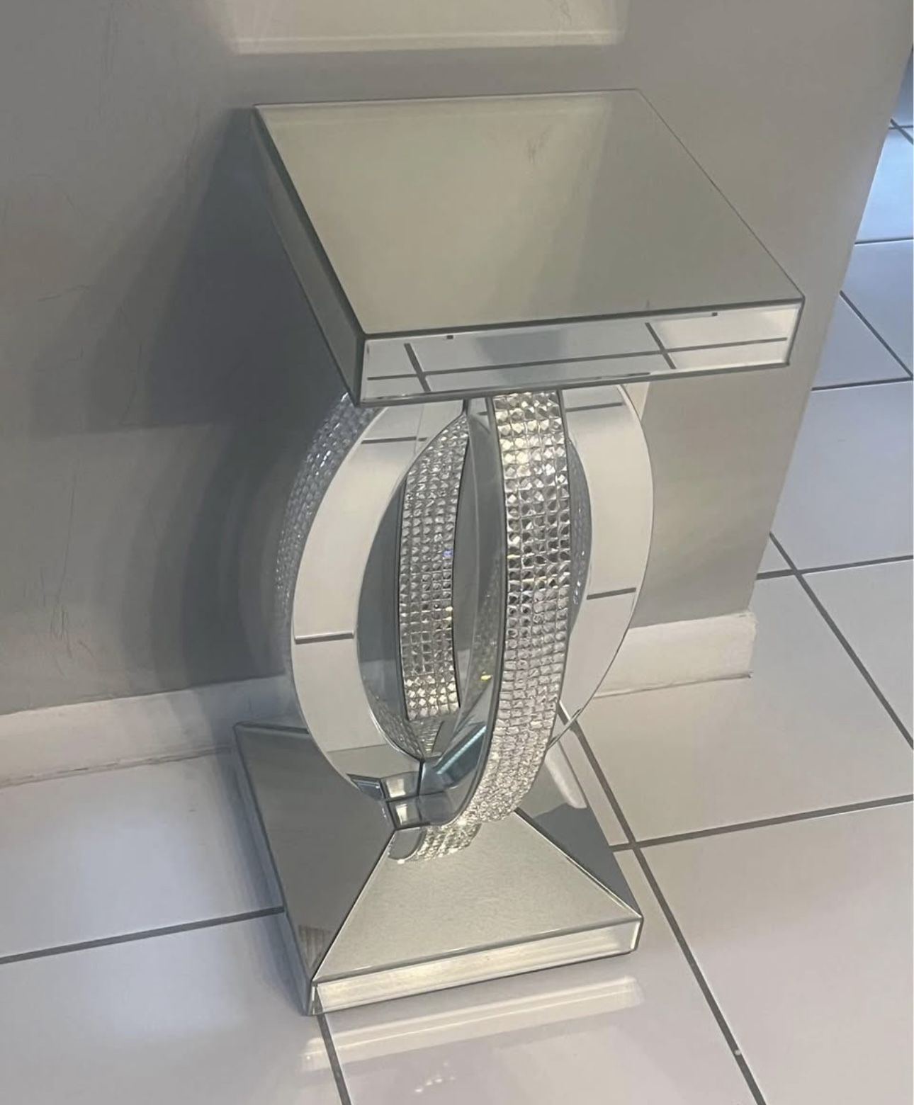 GLASS π€ END π€ TABLES π€