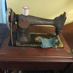 Singer Sewing Machine With Table 