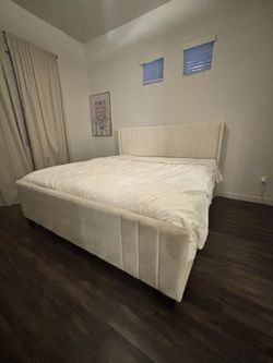 King Size Velvet Bedframe- Light Beige 