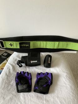 Weightlifting belt, gloves and wrist wraps for women