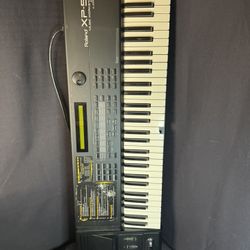 Roland XP-50 Synthesizer Black keyboard 