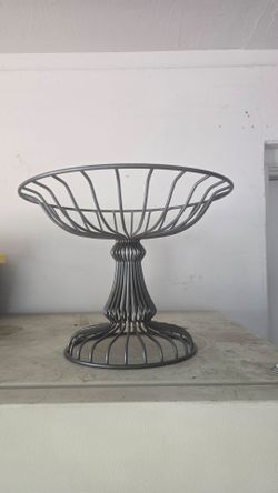 Metal fruit basket or riser