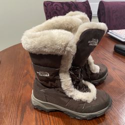 The North Face Snow Boots Size 6