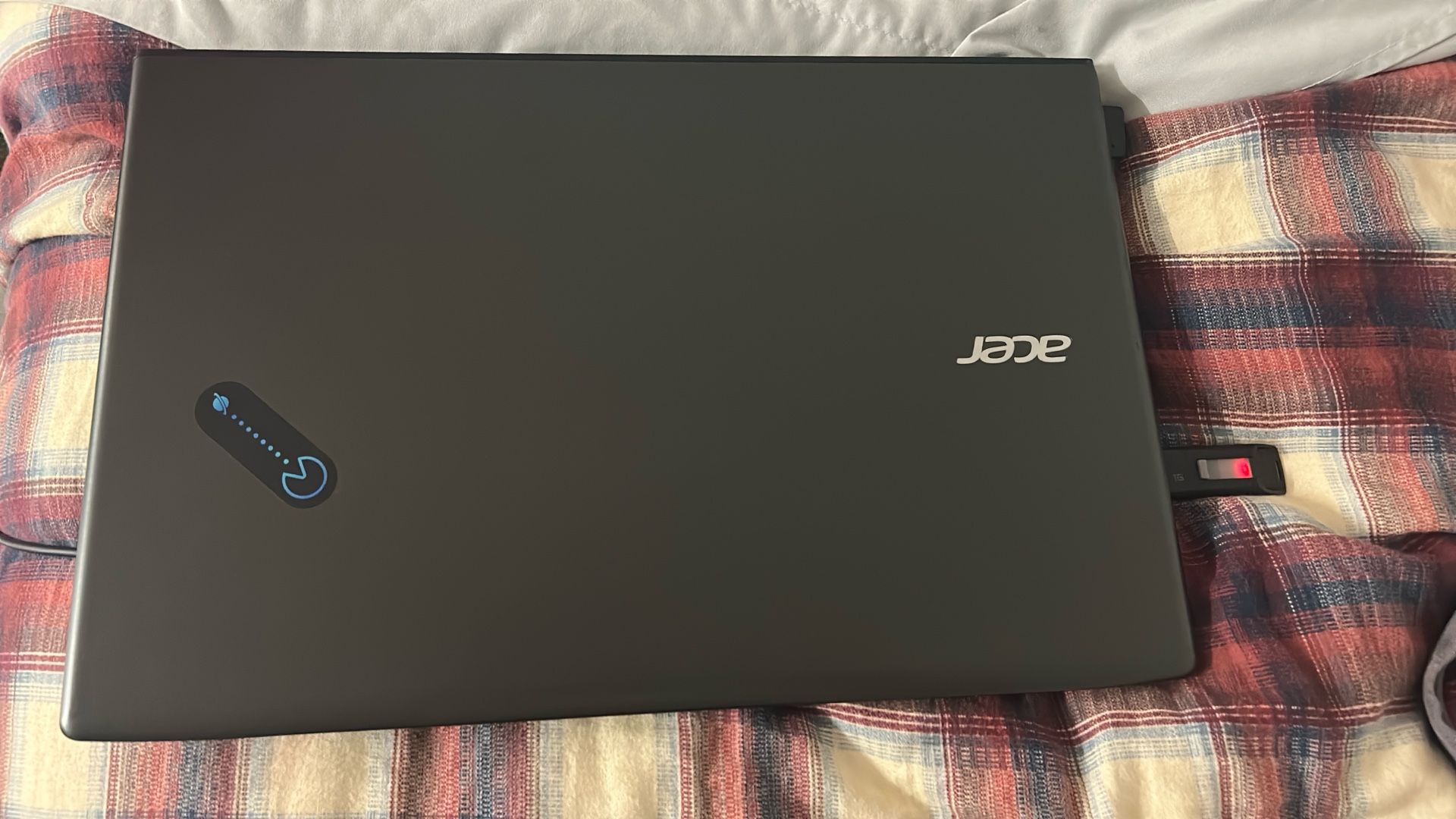 Acer Aspire E15 (E5-575G)