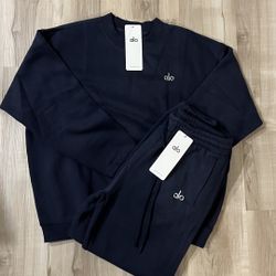 💙 ALO Women’s Navy Crewneck + Jogger Set (Size S)