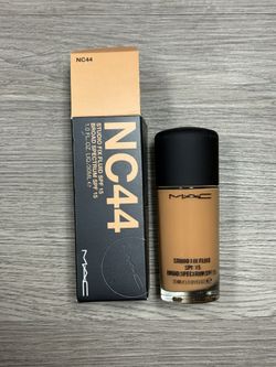 STUDIO FIX FLUID SPF 15 24HR MATTE FOUNDATION + OIL CONTROL